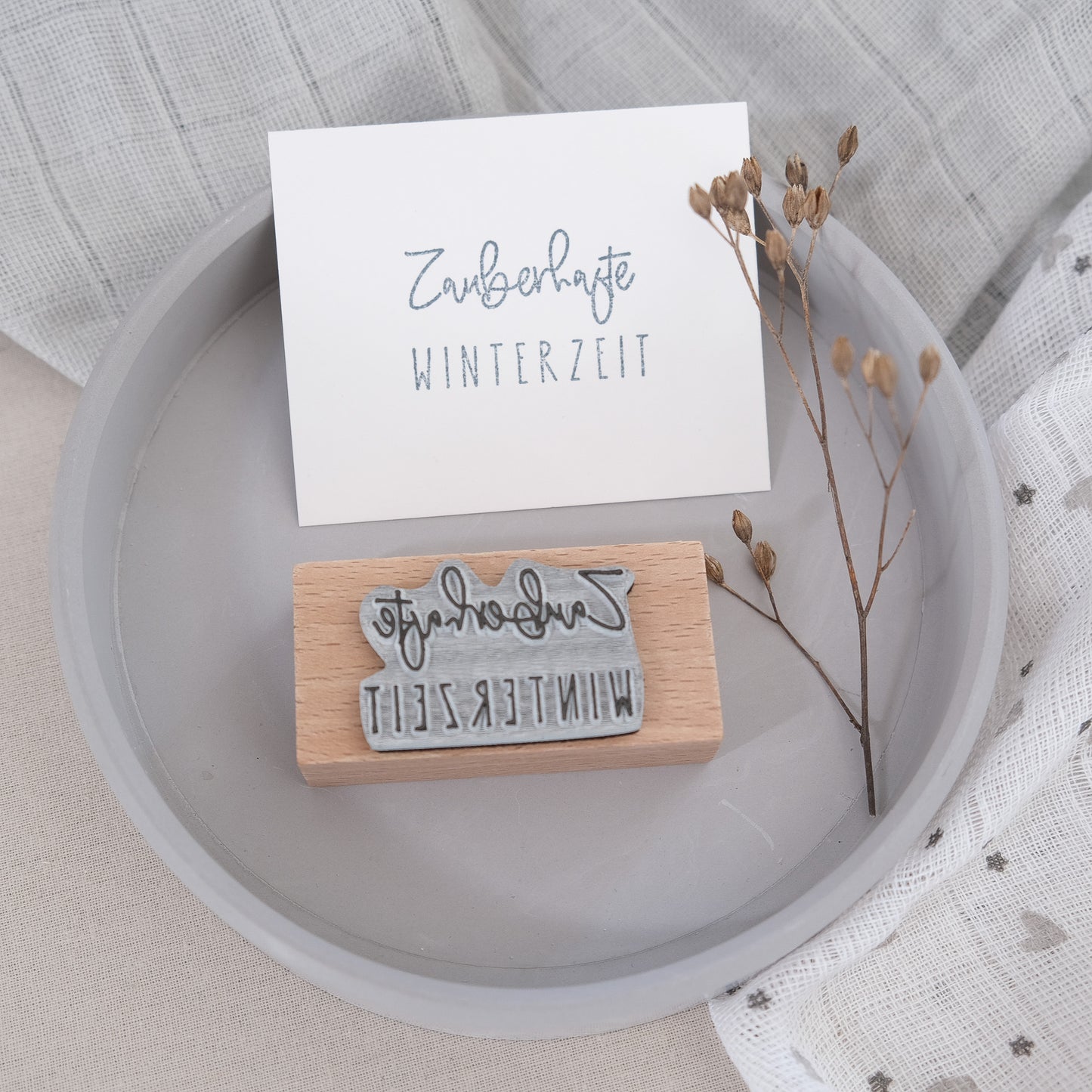 Produktfoto 3 x 6 cm Holzstempel mit Text "Zauberhafte Winterzeit".