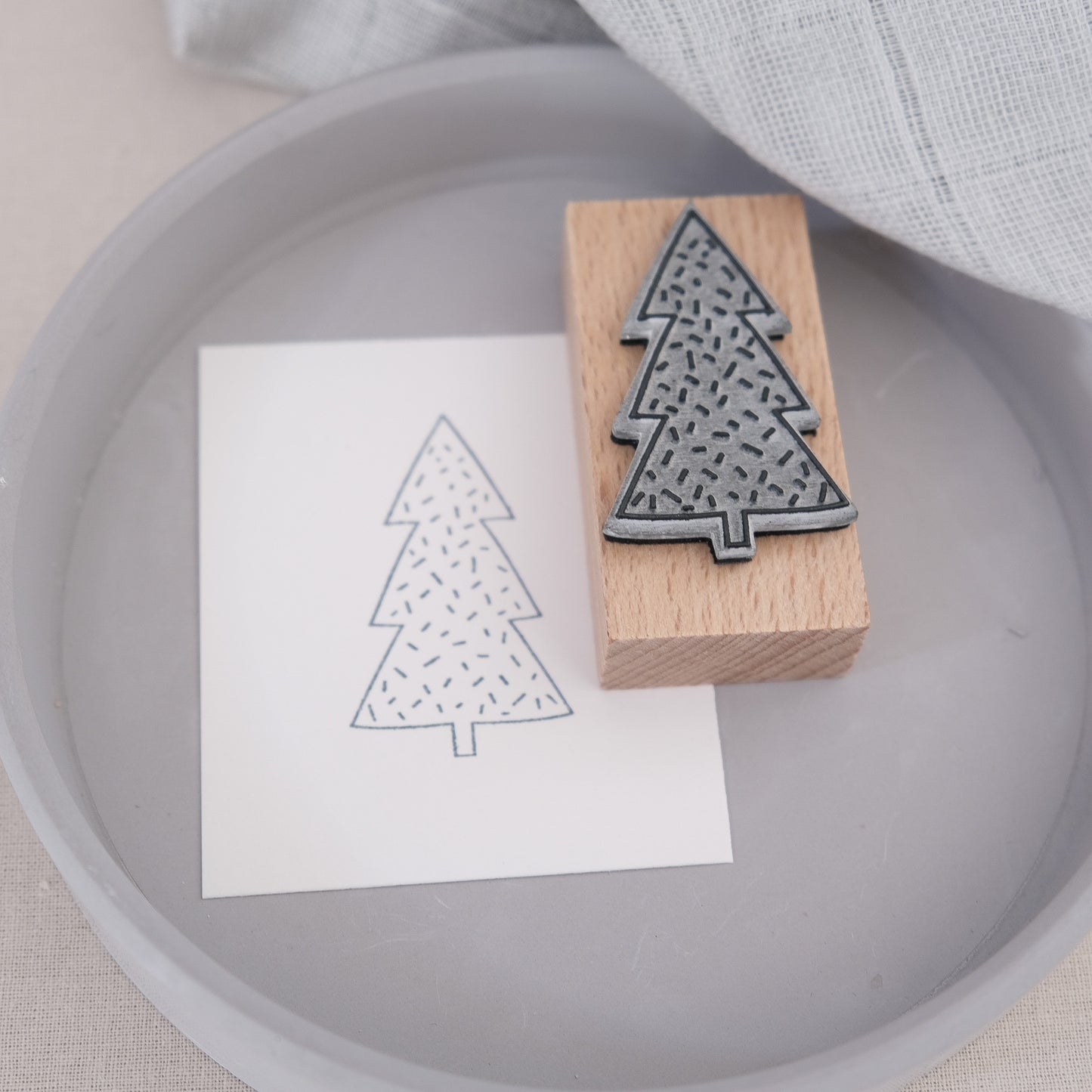 Produktbild; Holzstempel Tanne mit Streusel. 3 x 6 cm gross.