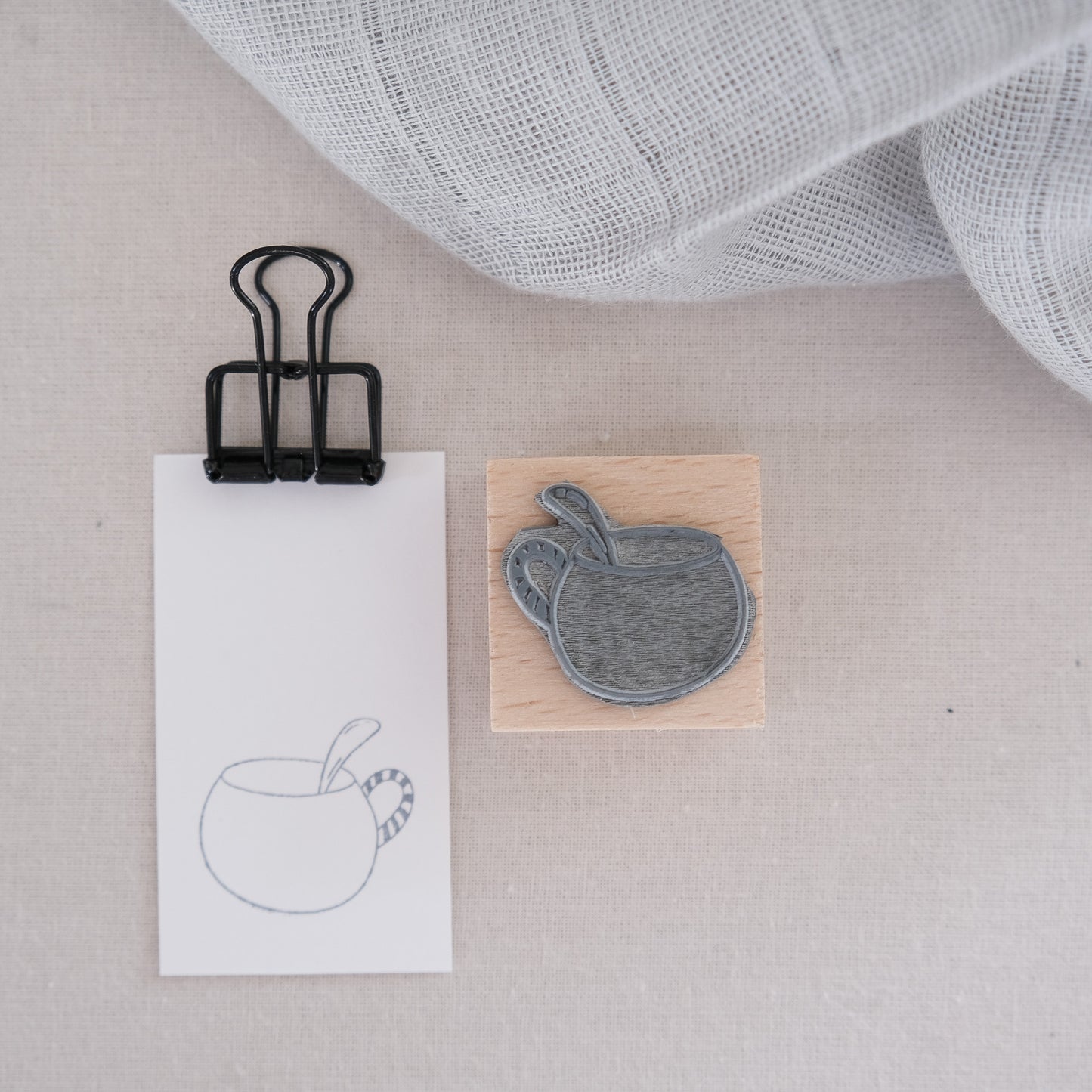 Produktfoto; Holzstempel von 3 x 3 cm mit Tassen Motiv.