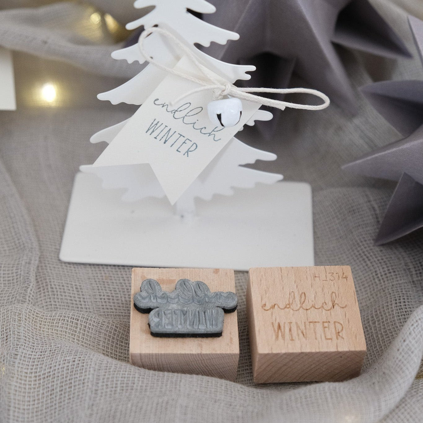 Holzstempel 3 x 3 cm mit Text "Endlich Winter"