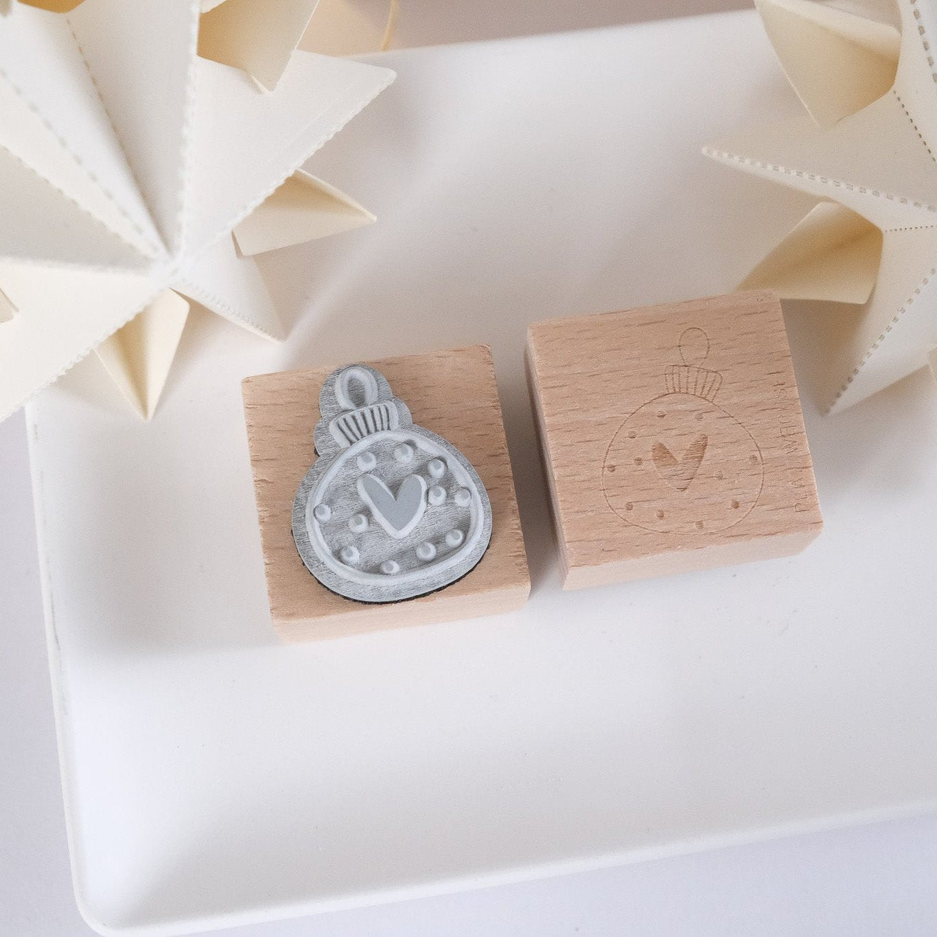 3 x 3 cm Holzstempel mit Weihnachtskugel
