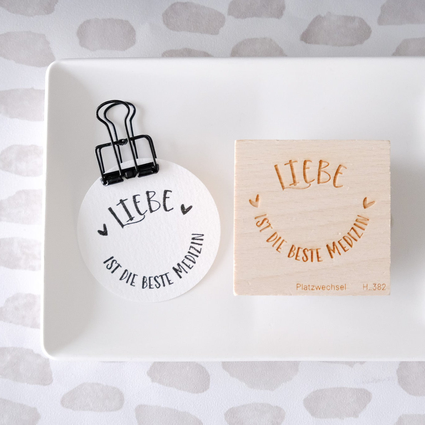 VORVERKAUF | Holzstempel | Liebe ist die beste Medizin | 5 x 5 cm
