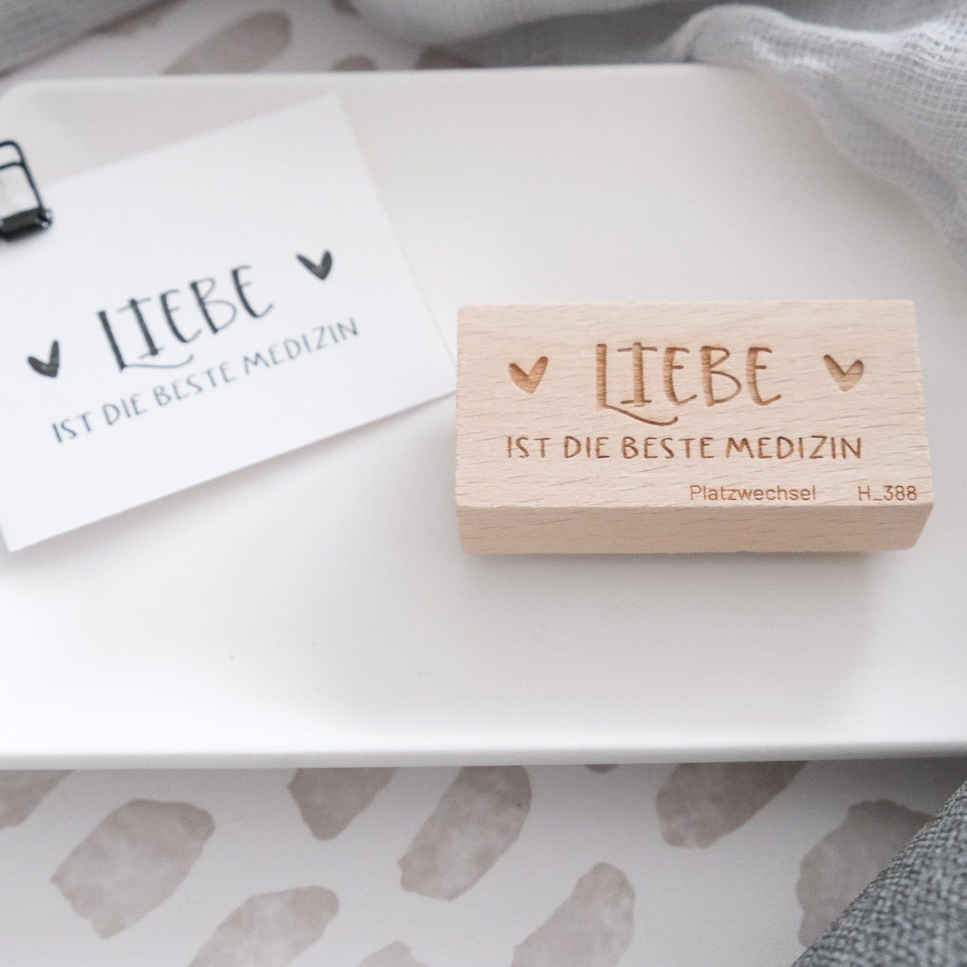 VORVERKAUF | Holzstempel | Liebe ist die beste Medizin | 3 x 6 cm