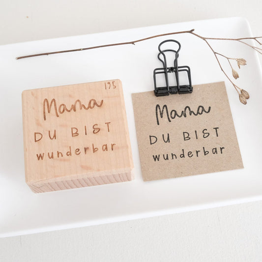 Holzstempel 5 x 5 cm. Text "Mama du bist wunderbar".