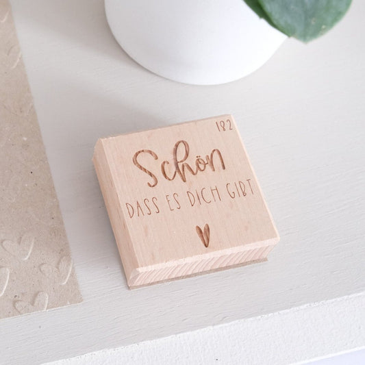 Holzstempel 5x5cm mit dem Text "Schön, dass es dich gibt"