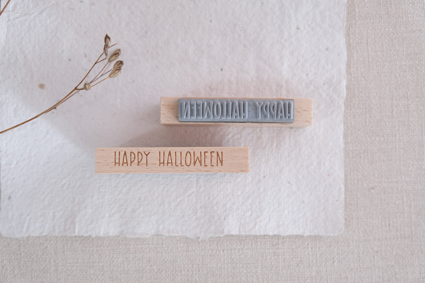 Holzstempel 7x2cm mit Text "Happy Halloween"