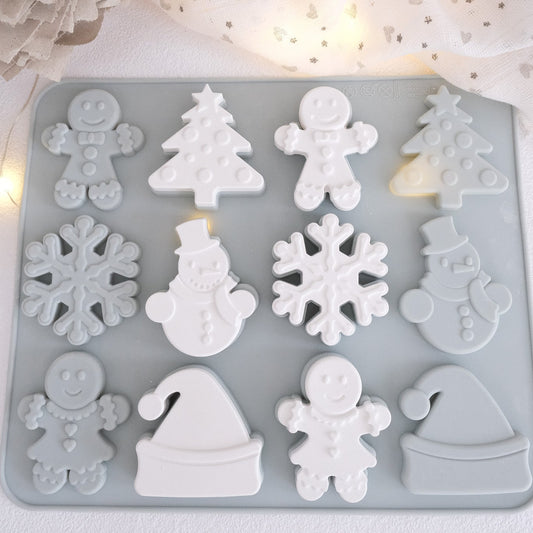 Gießform mit weihnachtlichen Motiven. Schneeman, Lebkuchenfrau, Lebkuchenmann, Weihnachtsmütze und Schneeflocke