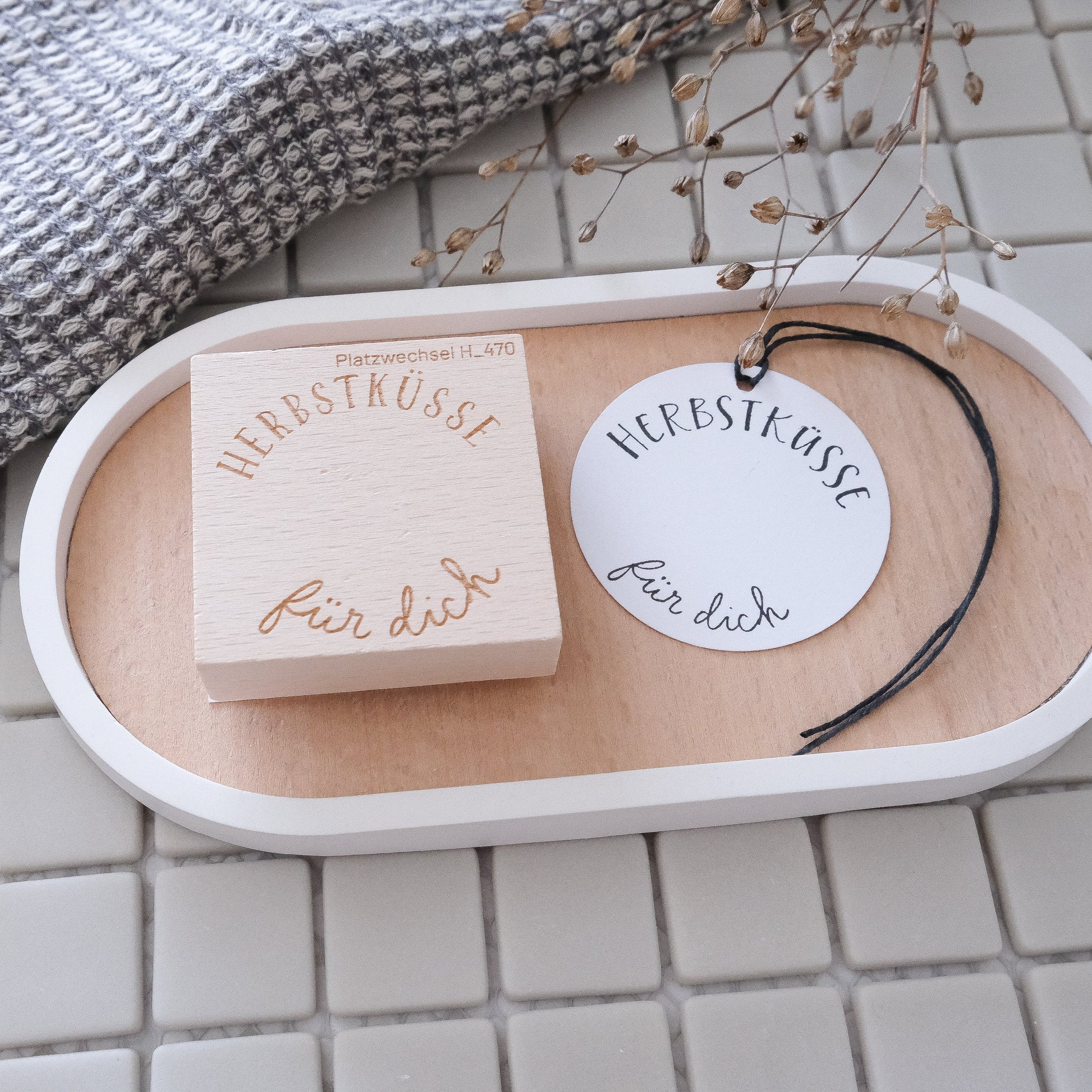 Holzstempel 5 cm mal 5 cm mit Text "Herbstküsse für Dich"