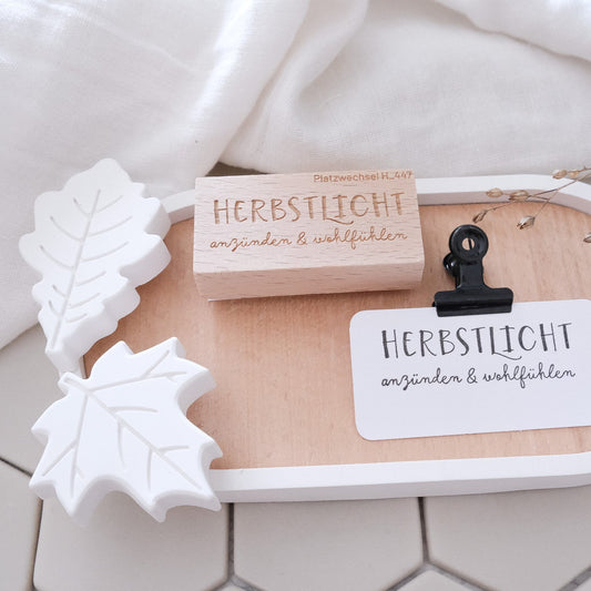 Holzstempel 3 x 6 cm mit Text "Herbstlicht - anzünden und wohlfühlen"