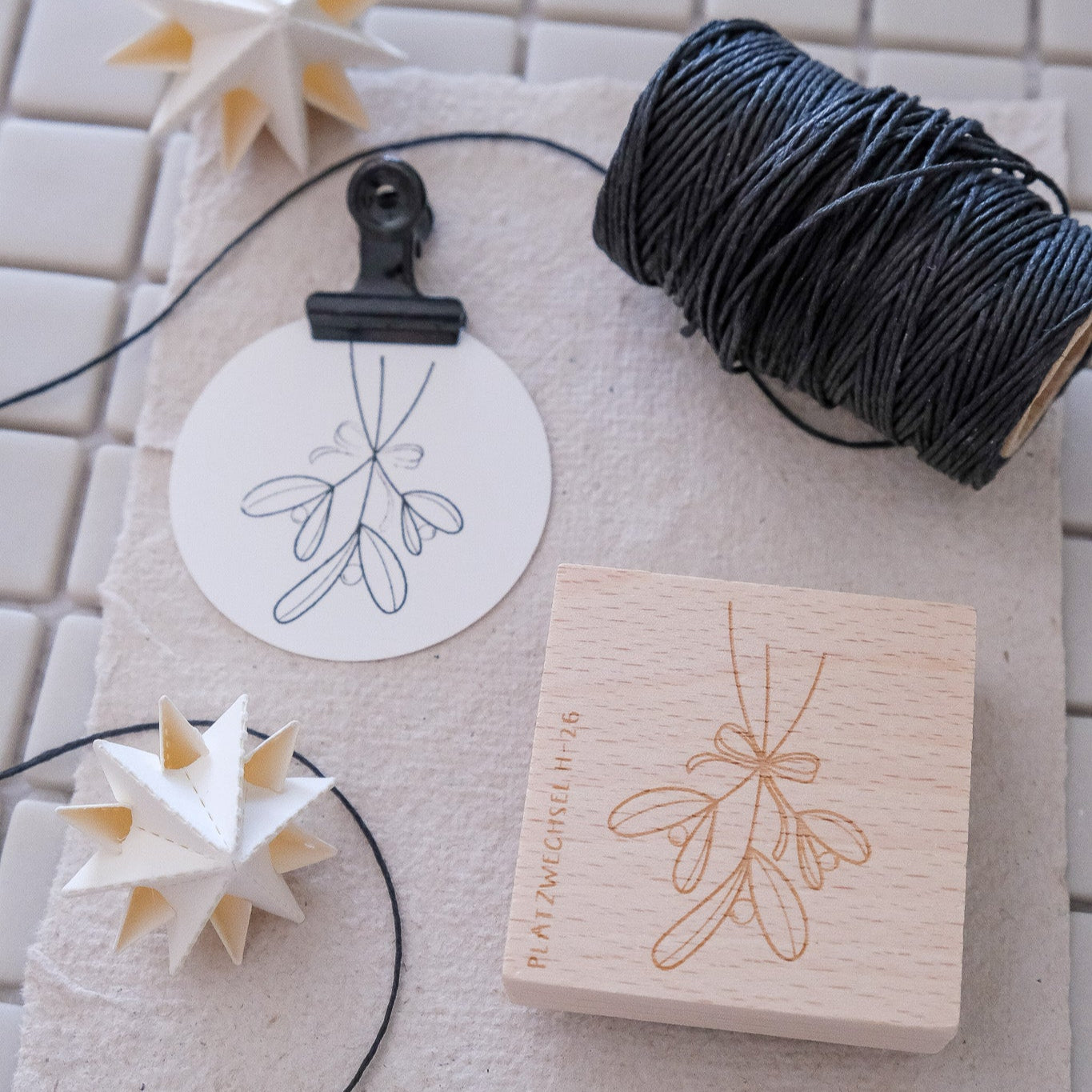 Holzstempel 5 x 5 cm mit Mistelzweigen und Schleife