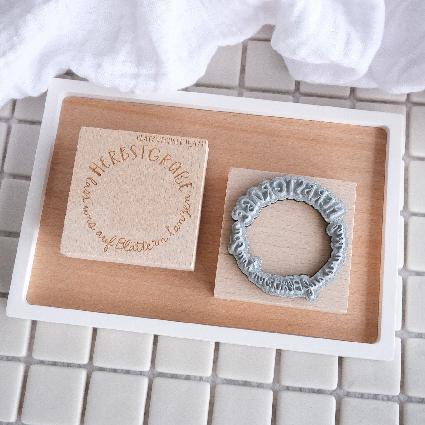 Holzstempel | Herbstgrüße - lass uns auf Blättern tanzen | 5 x 5 cm