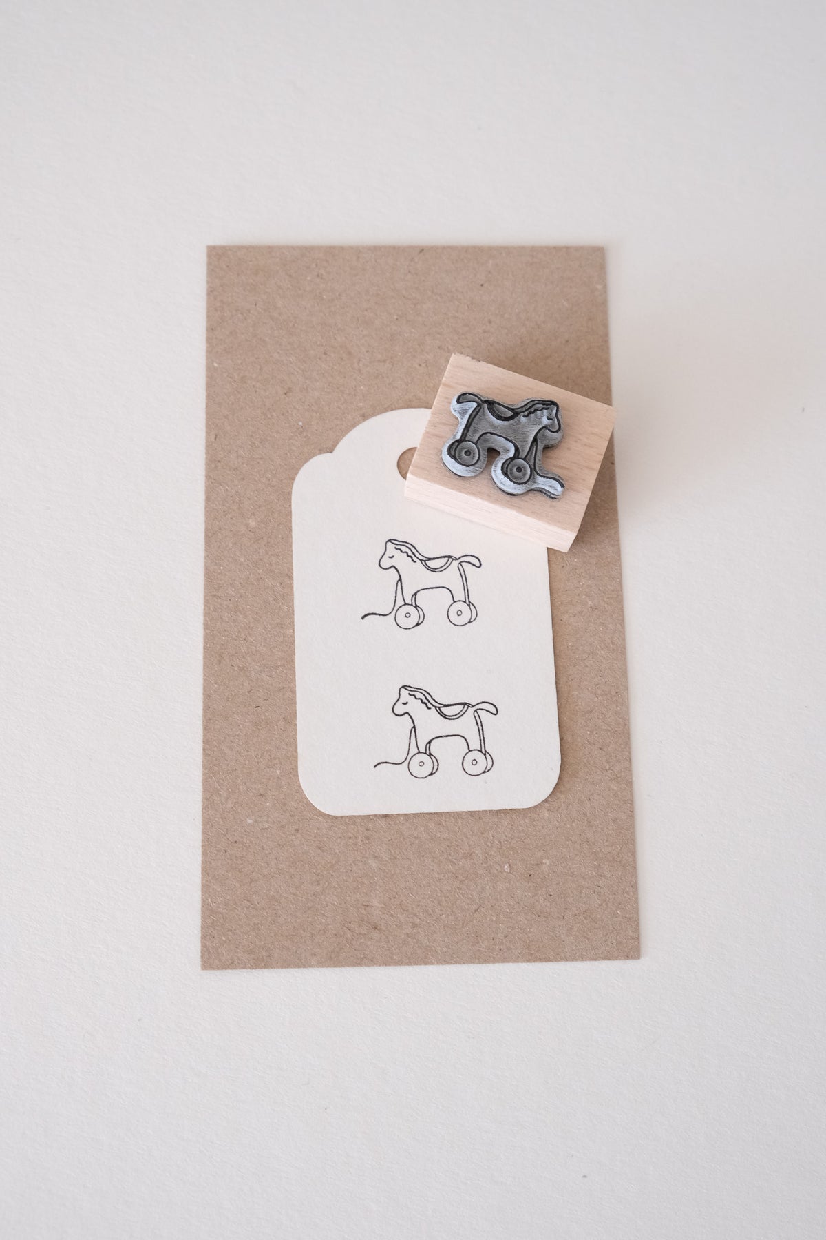 VORBESTELLUNG | Schaukelpferd | 2 x 2.5 cm