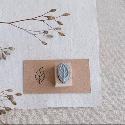 Mini Stempel mit Blatt Motiv.